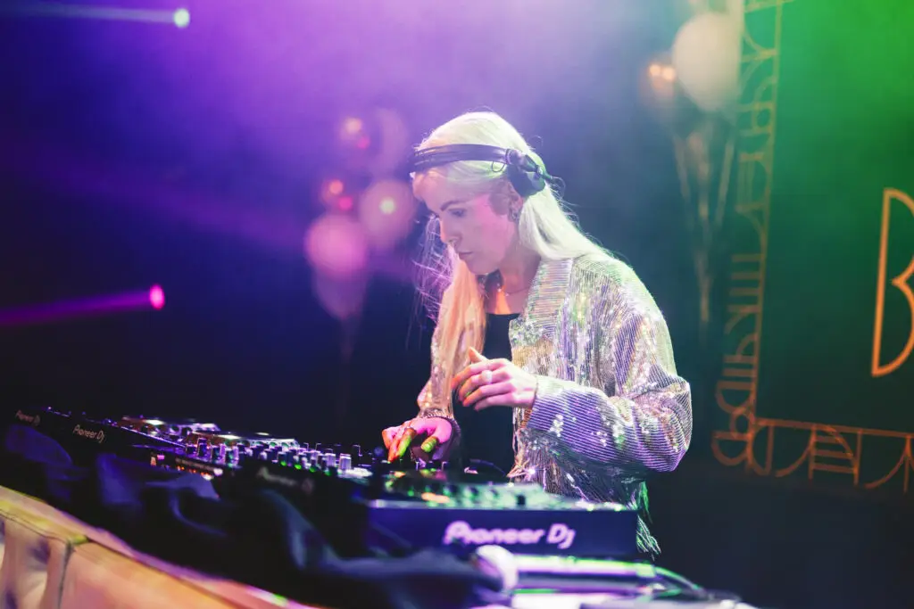 Dj aan Draaitafel